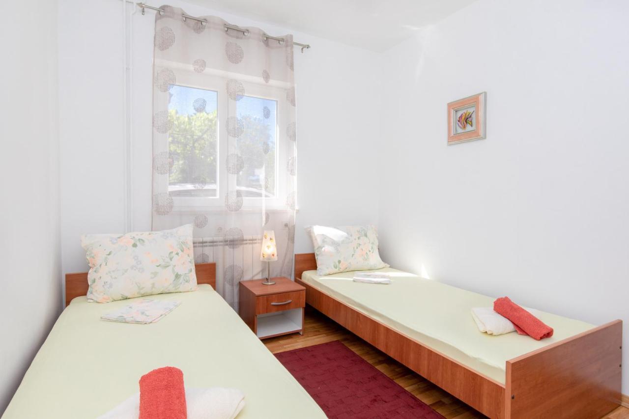 Apartment Lavanda With Beautiful Garden Krk Town Exteriér fotografie